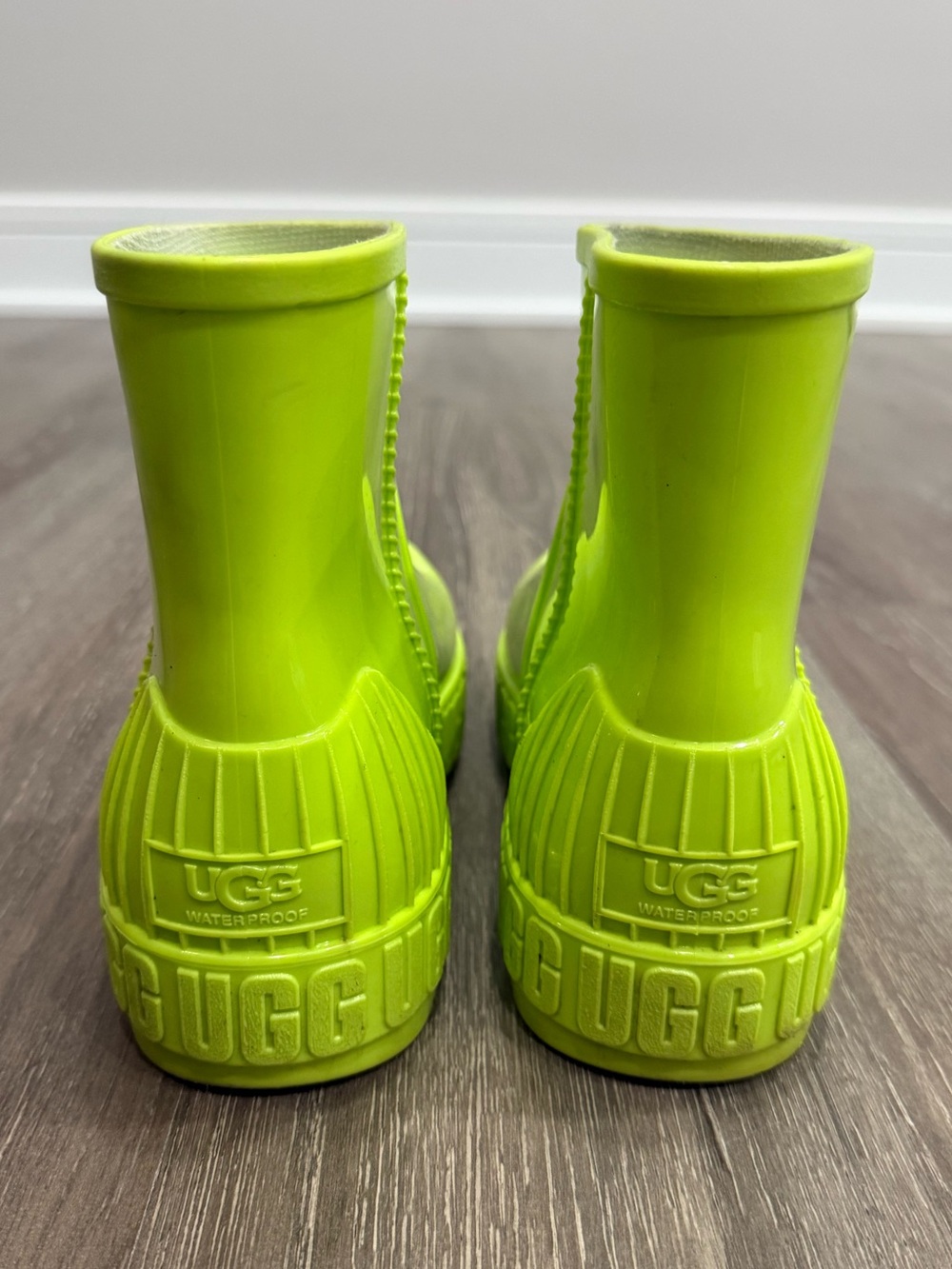 UGG’s Neon Green Waterproof Rain Boots - Picture 4 of 12